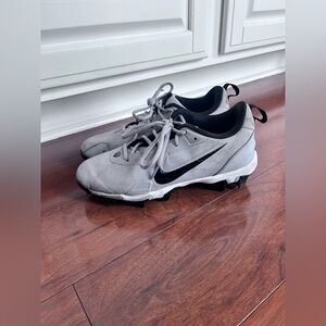 Nike boys cleats size 6 Fastflex